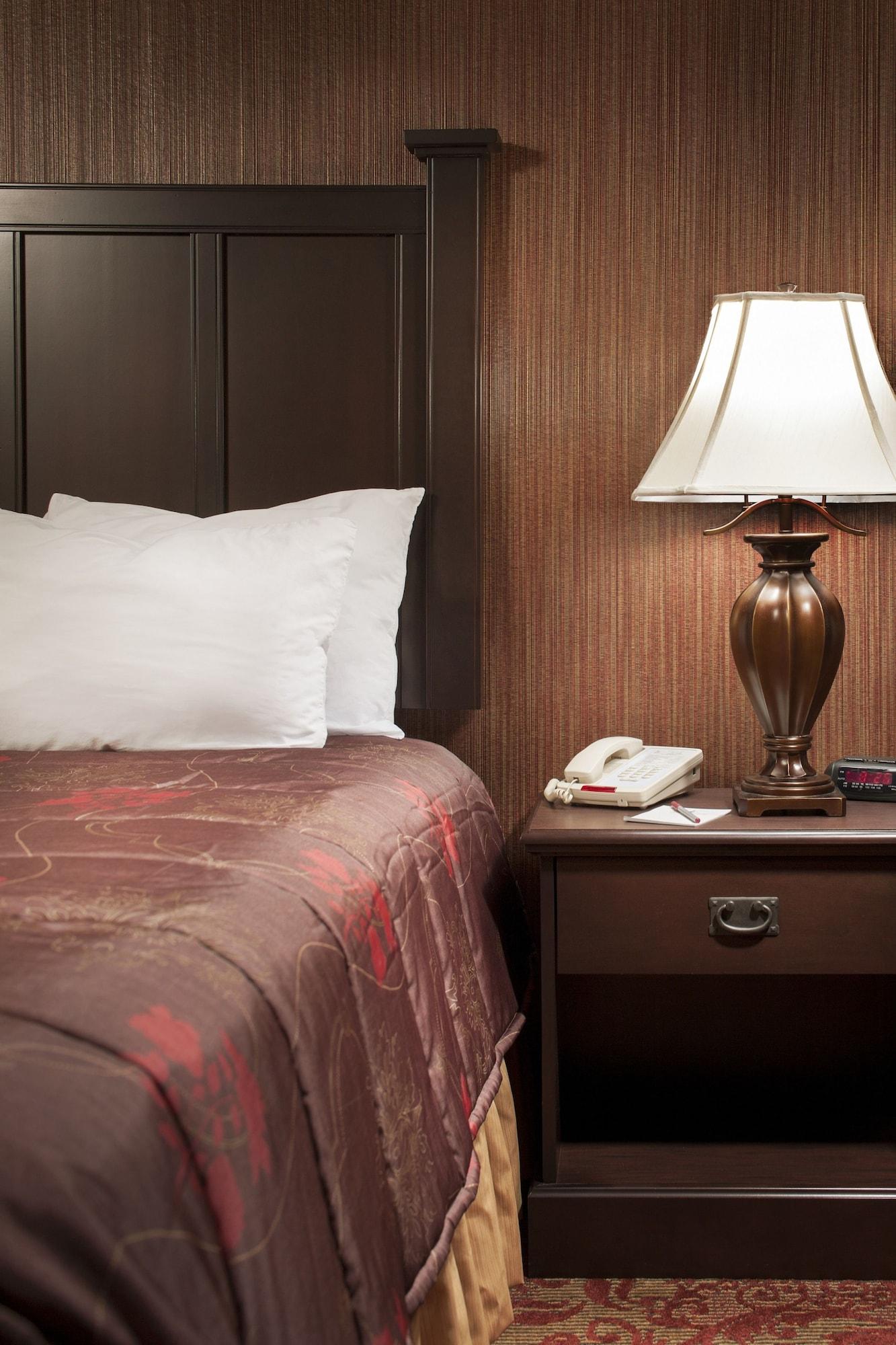 Castle Inn And Suites Анахайм Екстериор снимка