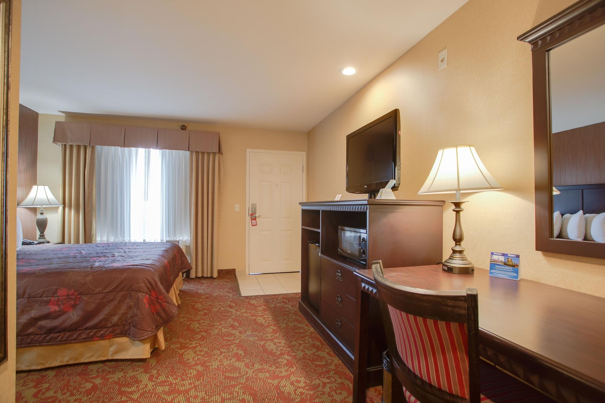 Castle Inn And Suites Анахайм Екстериор снимка