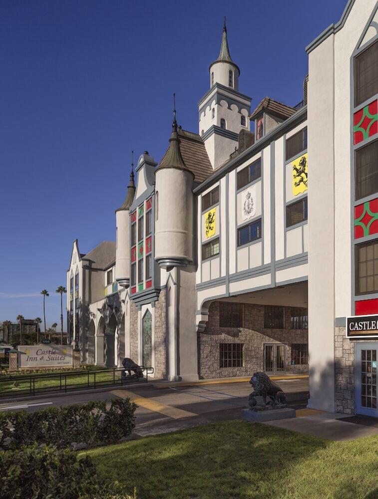 Castle Inn And Suites Анахайм Екстериор снимка