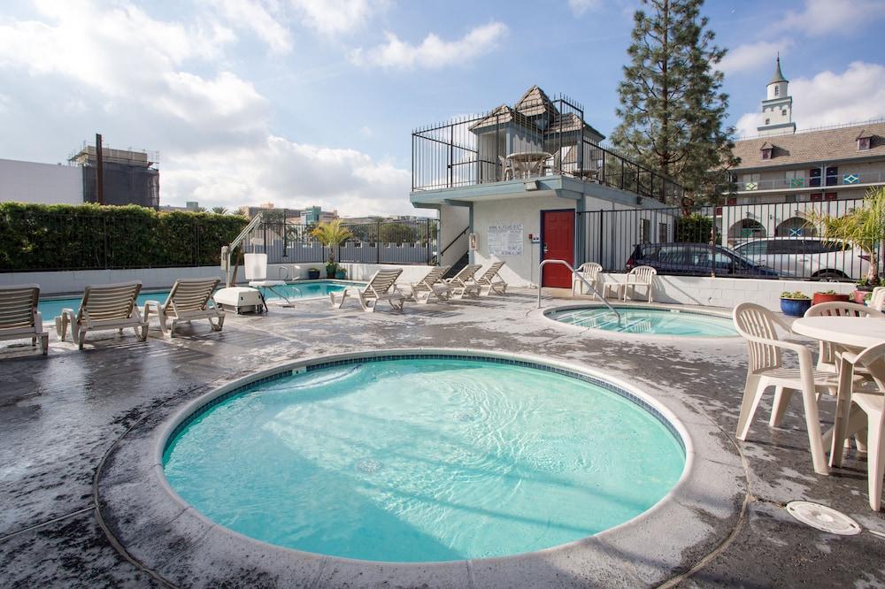 Castle Inn And Suites Анахайм Екстериор снимка