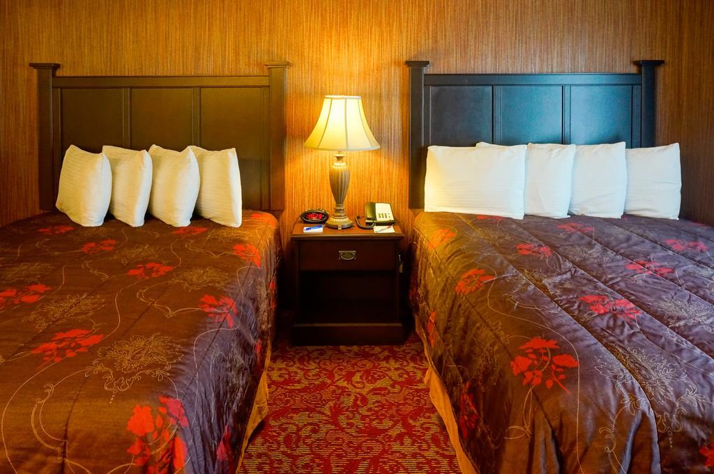 Castle Inn And Suites Анахайм Екстериор снимка