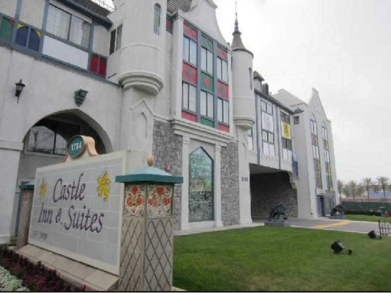 Castle Inn And Suites Анахайм Екстериор снимка