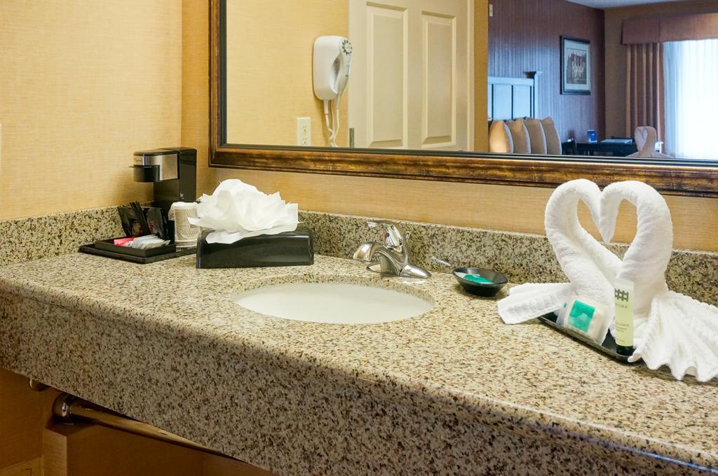 Castle Inn And Suites Анахайм Екстериор снимка