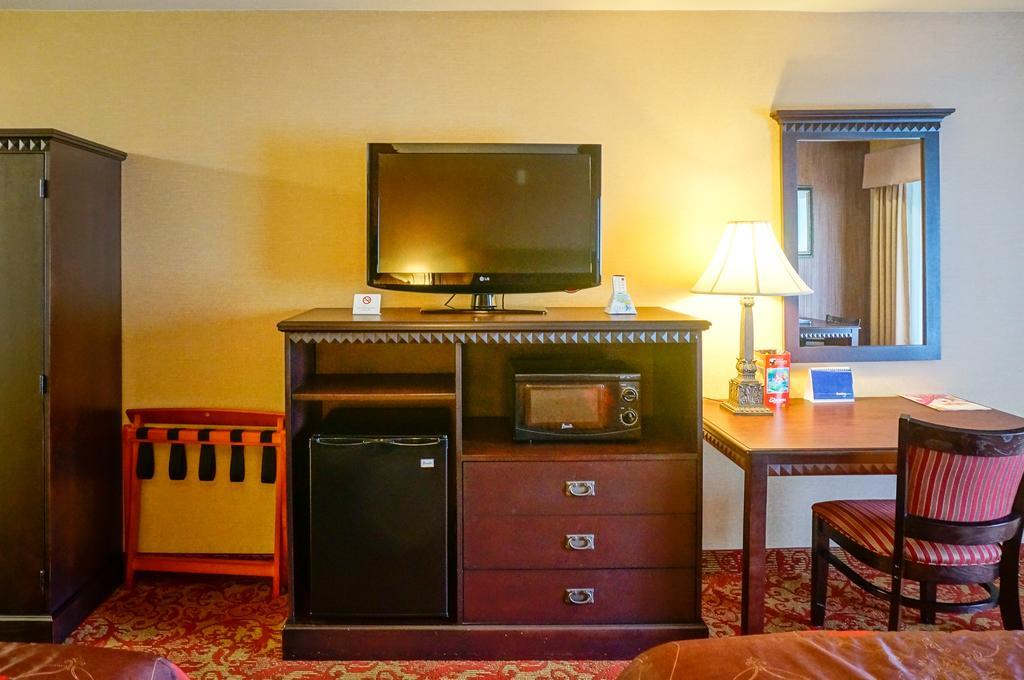 Castle Inn And Suites Анахайм Екстериор снимка