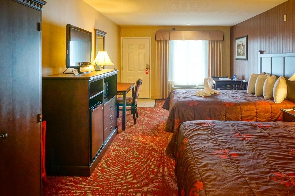 Castle Inn And Suites Анахайм Екстериор снимка