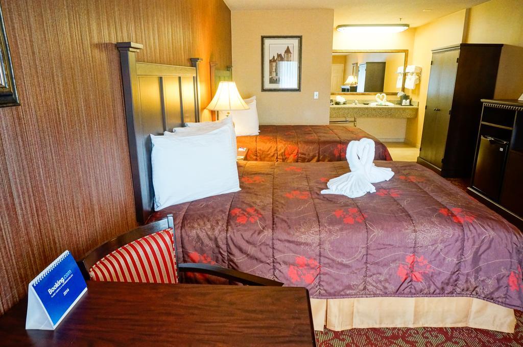 Castle Inn And Suites Анахайм Екстериор снимка