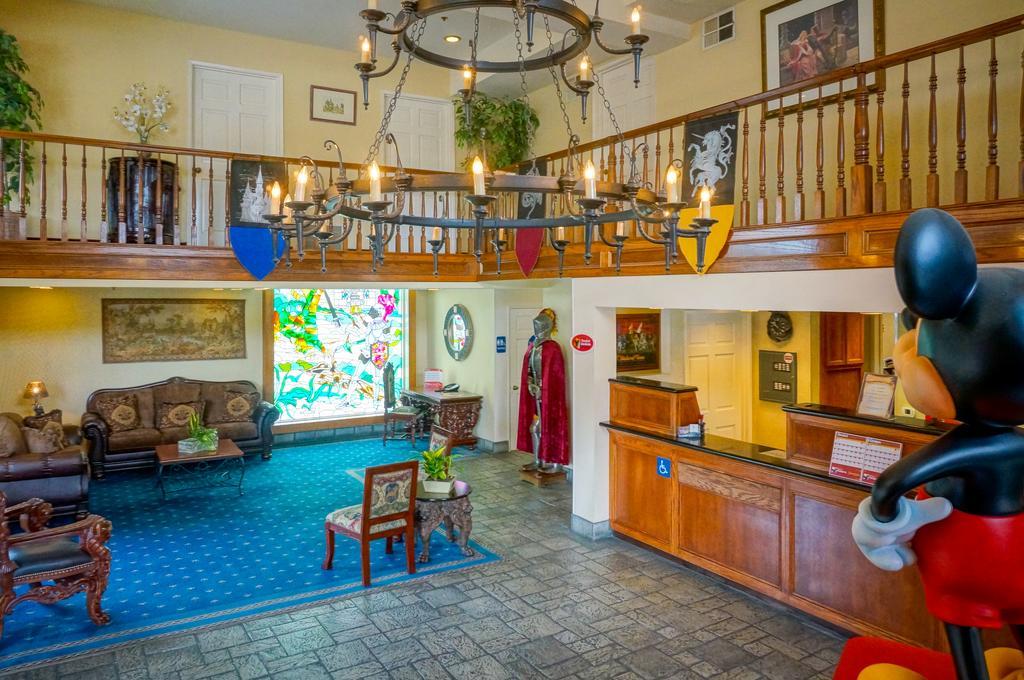 Castle Inn And Suites Анахайм Екстериор снимка