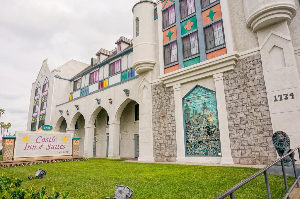 Castle Inn And Suites Анахайм Екстериор снимка