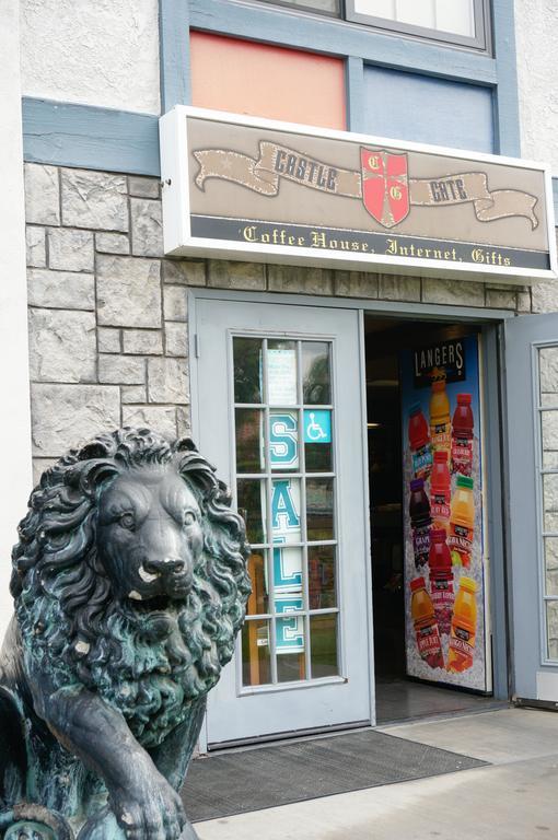 Castle Inn And Suites Анахайм Екстериор снимка