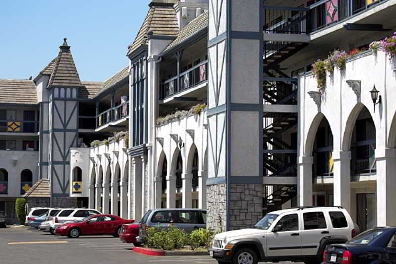 Castle Inn And Suites Анахайм Екстериор снимка