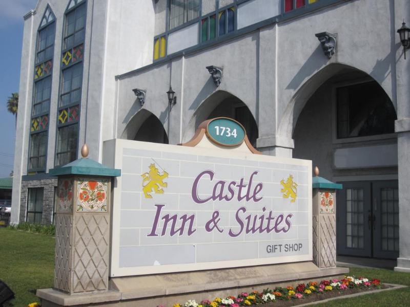 Castle Inn And Suites Анахайм Екстериор снимка