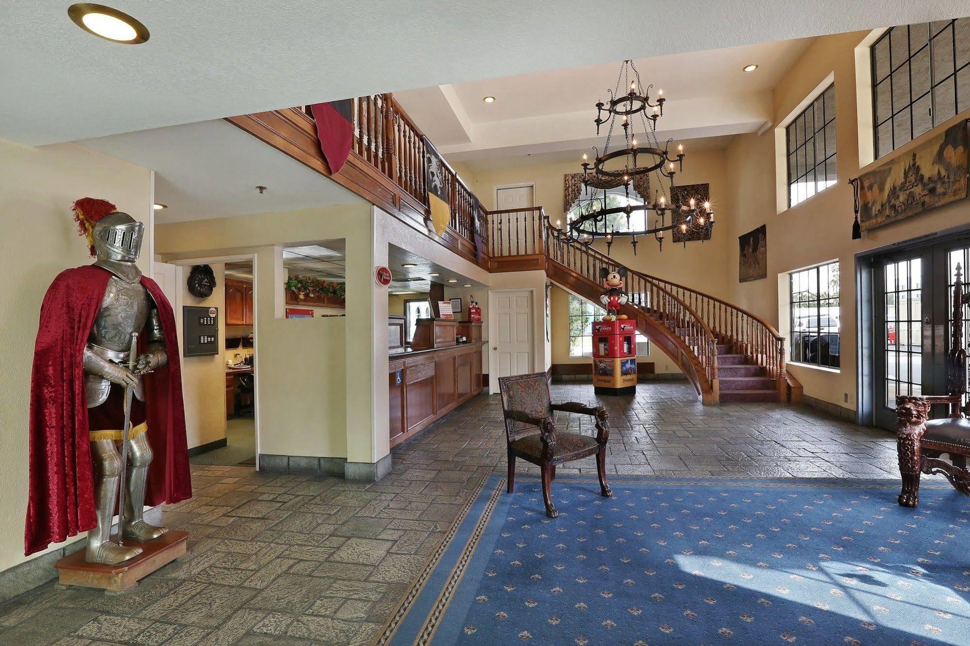 Castle Inn And Suites Анахайм Екстериор снимка