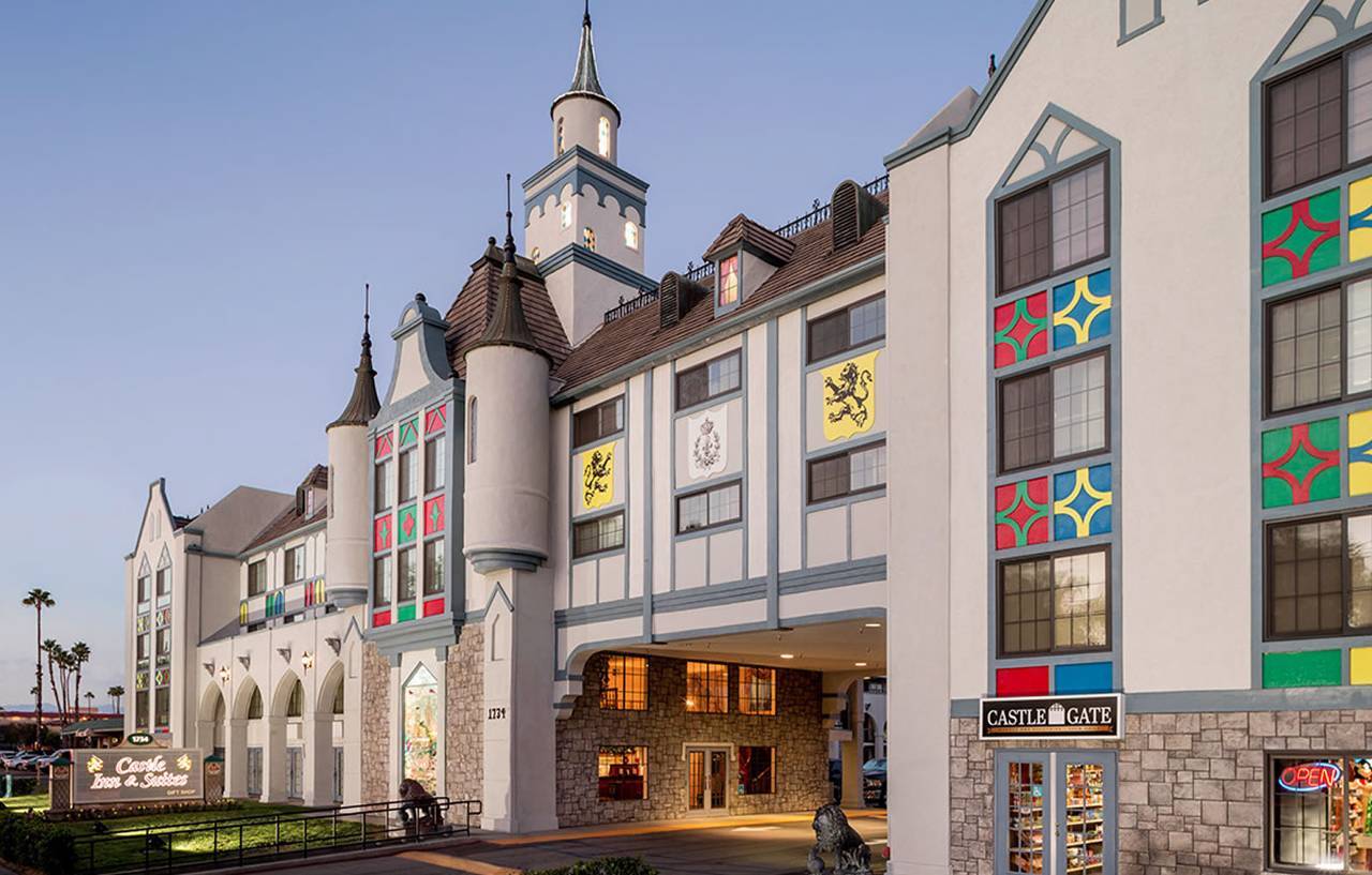 Castle Inn And Suites Анахайм Екстериор снимка